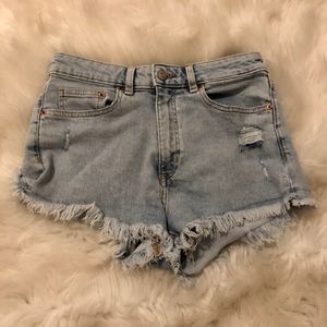 H&M light wash ripped jeans!